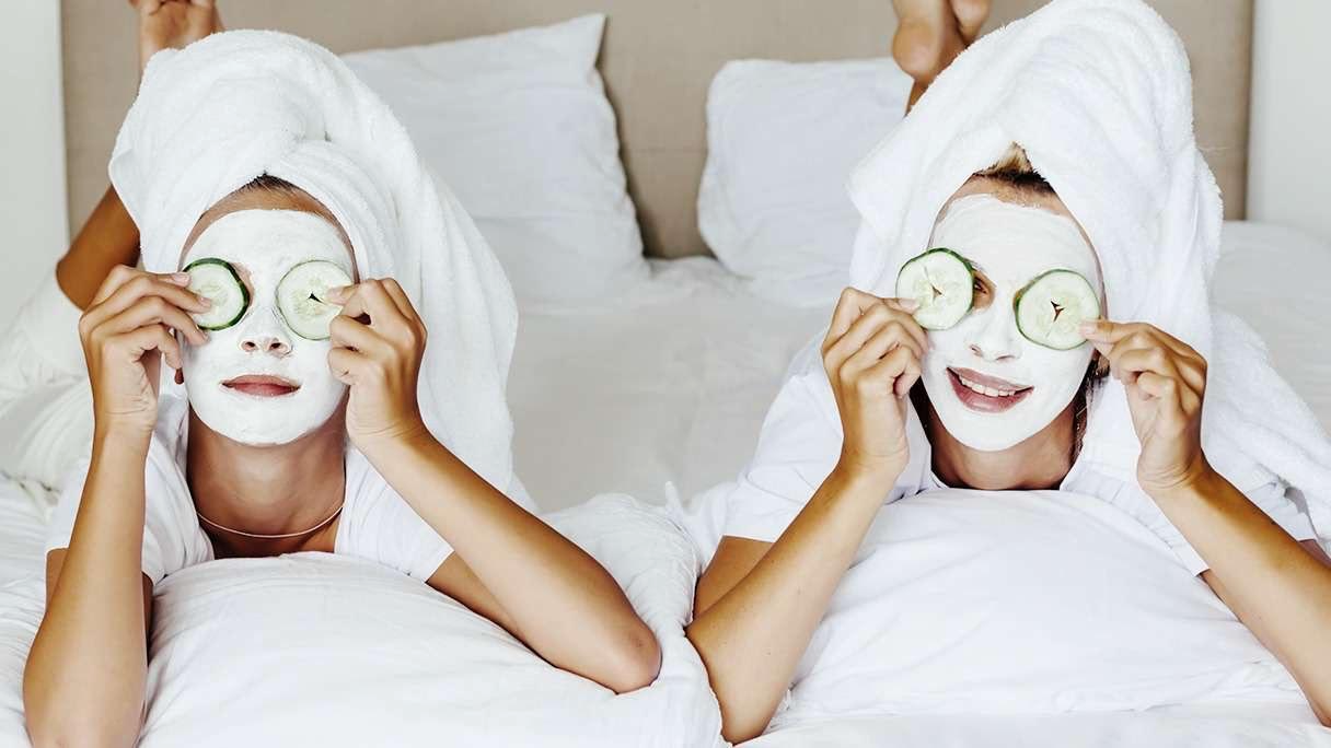 Quench Your Dry Skin’s Thirst With This DIY Avocado & Honey Face Mask!