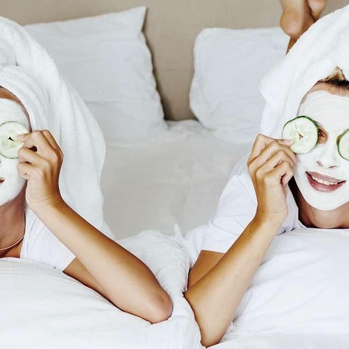 Quench Your Dry Skin’s Thirst With This DIY Avocado & Honey Face Mask!
